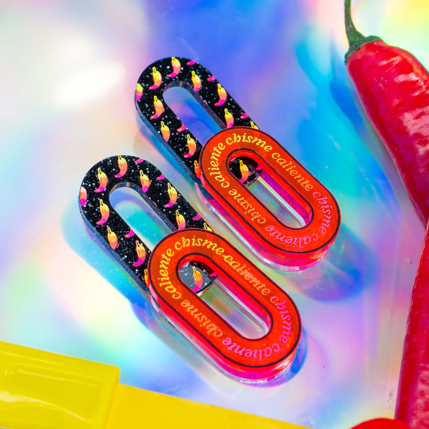 Chisme caliente hot chain dangles